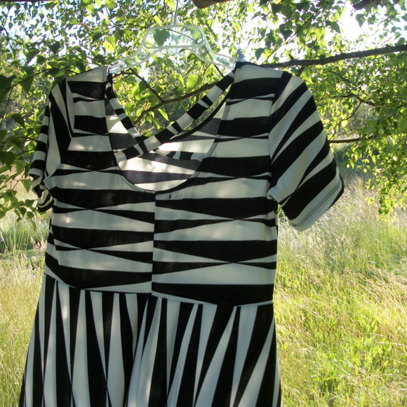 ZEBRA ZEBRA BELLA BERRY ZEBRA BACK CUT OUT DRESS 12 - Picture 6 of 8